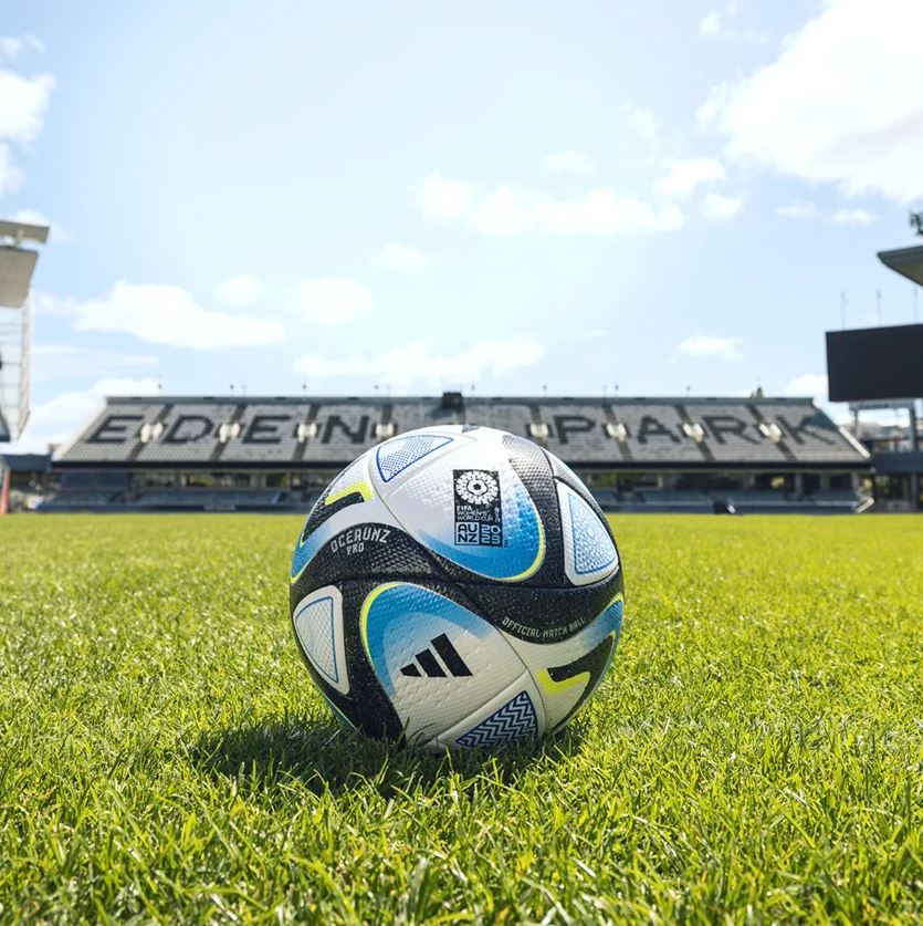 Adidas OCEAUNZ Pro - Official Match Ball Women's Football Soccer World Cup  - Size 5 (White/Navy/Blue)