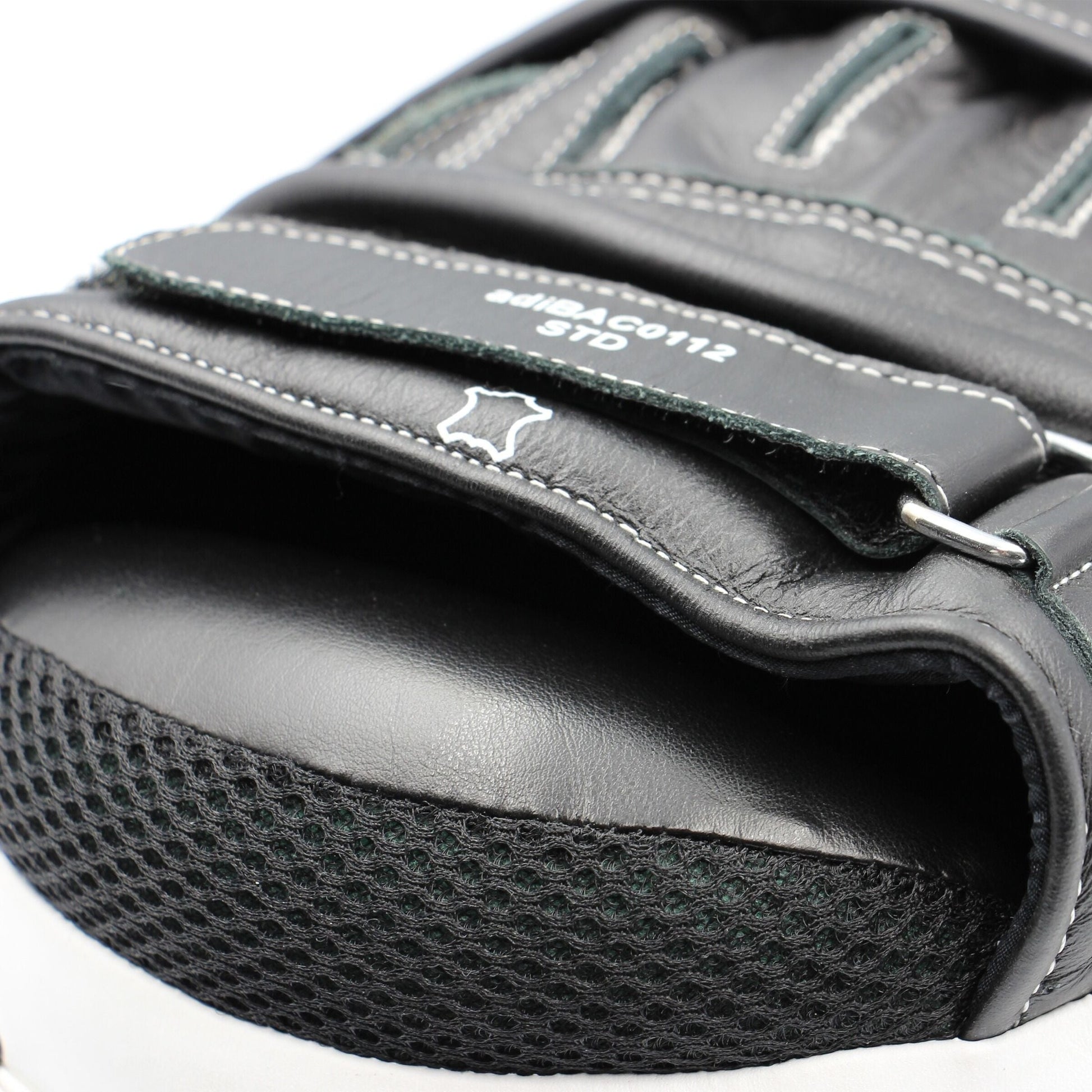 Adidas Ultimate Classic Air Focus Mitts Vacuum Pads Pro Boxing Mitt Pad Pair Black/Gold