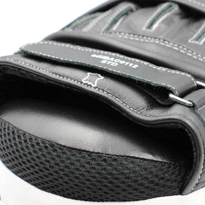 Adidas Ultimate Classic Air Focus Mitts Vacuum Pads Pro Boxing Mitt Pad Pair Black/Gold