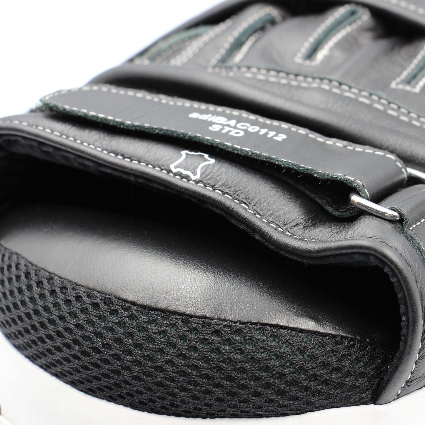 Adidas Ultimate Classic Air Focus Mitts Vacuum Pads Pro Boxing Mitt Pad Pair Black/White