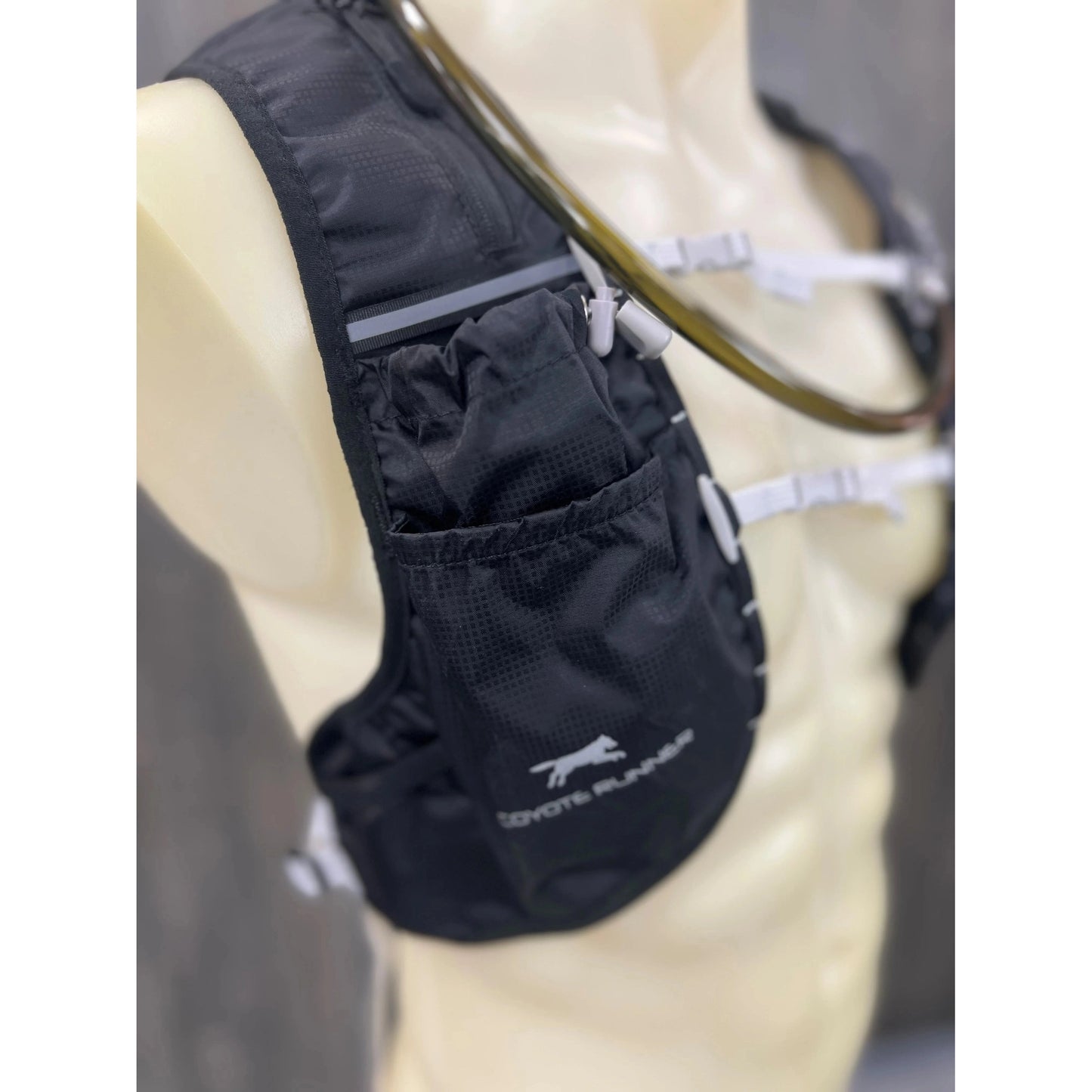 Caribee Coyote Runner 2L Hydration Running Vest Backpack (Black)